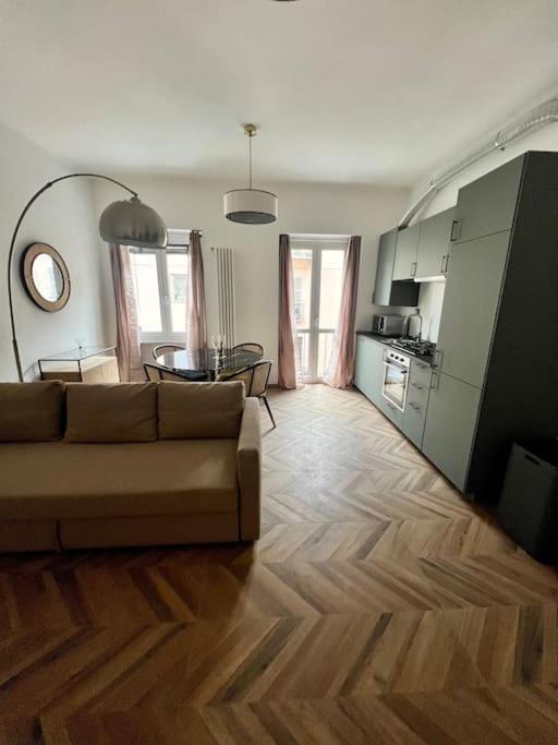 Casa Sassari - Vicino Porta Susa F.S. トリノ エクステリア 写真