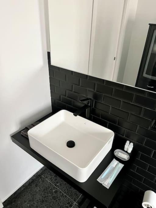 Casa Sassari - Vicino Porta Susa F.S. トリノ エクステリア 写真